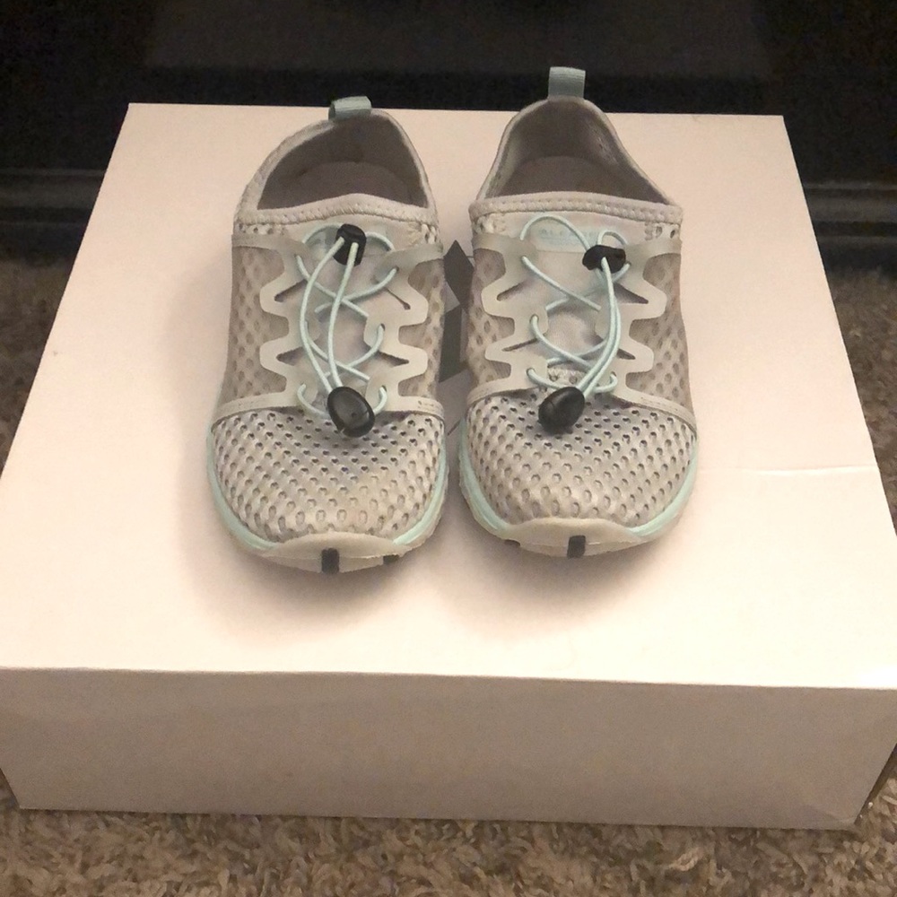 Aleader Adventure light weight tennis shoes